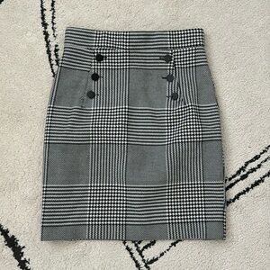 H&M plaid/houndstooth Skirt - size 36 or 6